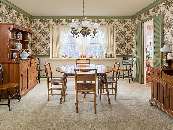 5th image of 1062 Mayflower Ct
