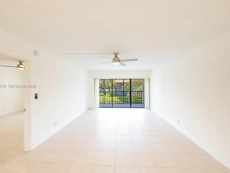 200 Lakeview Dr #211 — Photo 16