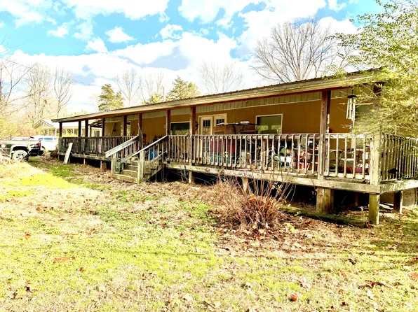 202 Pineview Rd, Linden, TN 37096