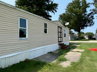 32 Village Ct, Mediapolis, IA 52637