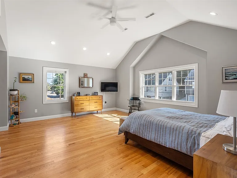 28 Park Ave — Photo 17