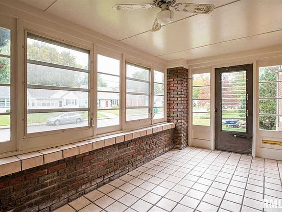3rd image of 2318 W Callender Ave