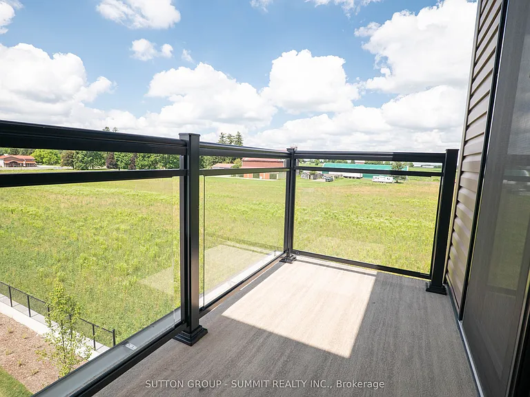 940 Saint David St N #3 — Photo 20