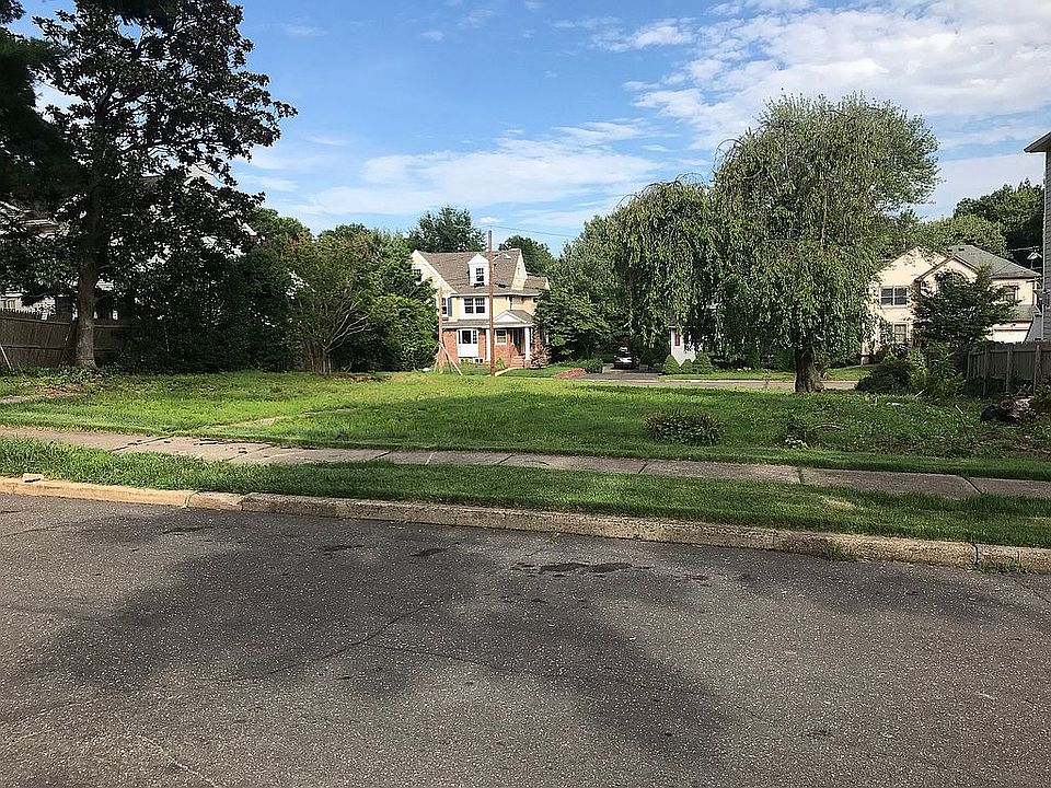 1st image of 586 Lucy Ave
