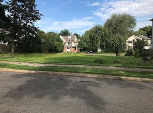586 Lucy Ave, Teaneck, NJ 07666