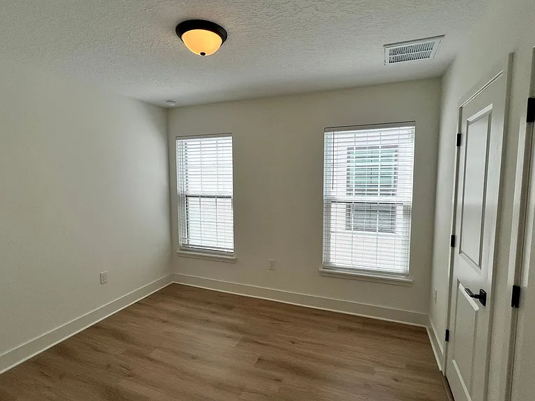 2610 E Clark St #1 — Photo 13