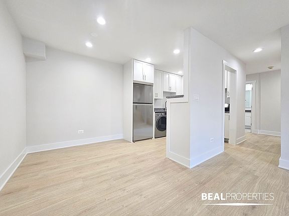 3rd image of 696 Elm Pl APT 304