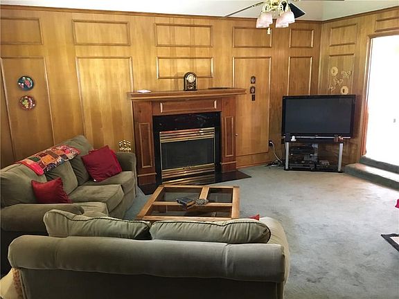 3rd image of 221 Pecan Creek St