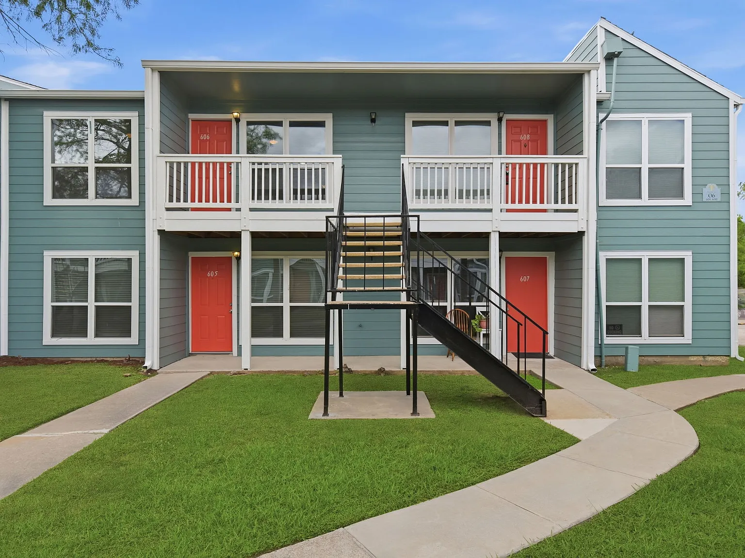 Henderson Grove Apartments — Photo 2