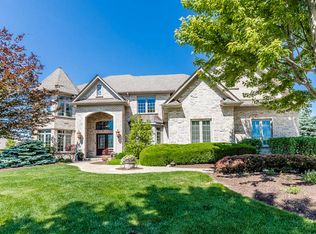 39W800 Henry David Thoreau Pl, St Charles, IL 60175