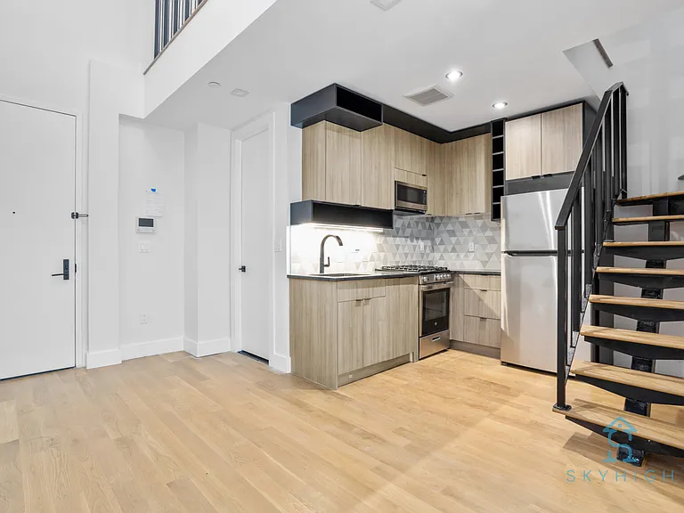 11 Lewis Ave #PENTHOUSE — Photo 4