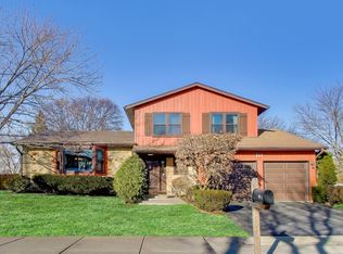 549 Ridgewood Ln, Buffalo Grove, IL 60089