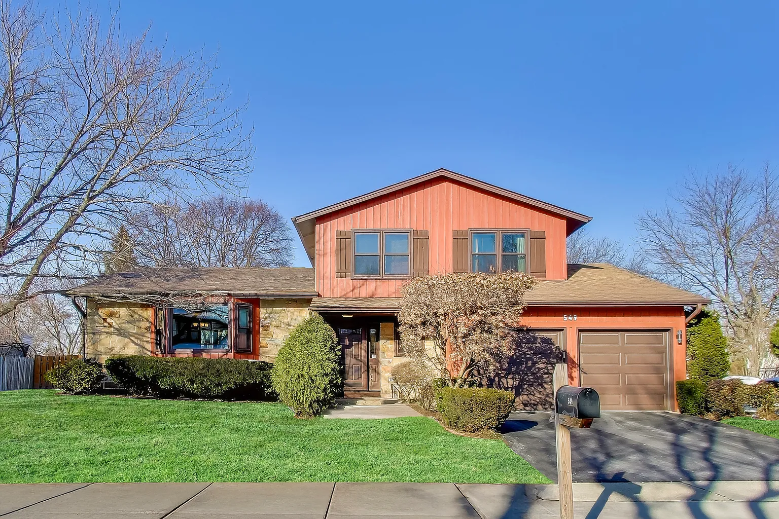 549 Ridgewood Ln photo 1