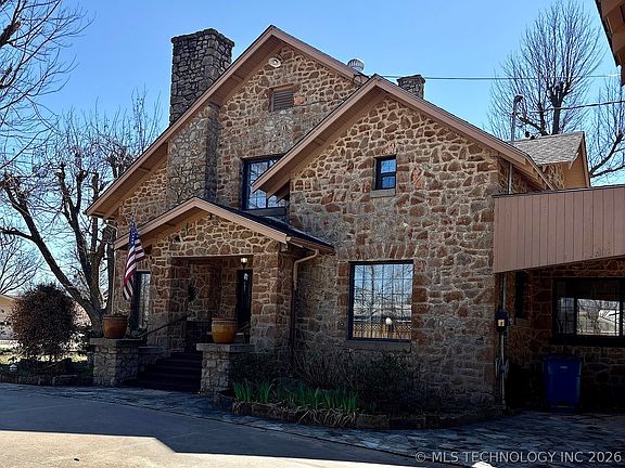 5th image of 1007 S Wilson Ave