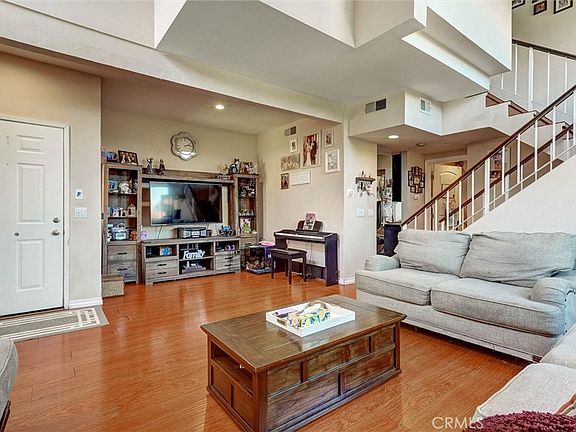 2nd image of 6323 Reseda Blvd Unit 1