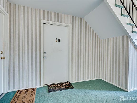 3rd image of 812 Sharon Garden Ct