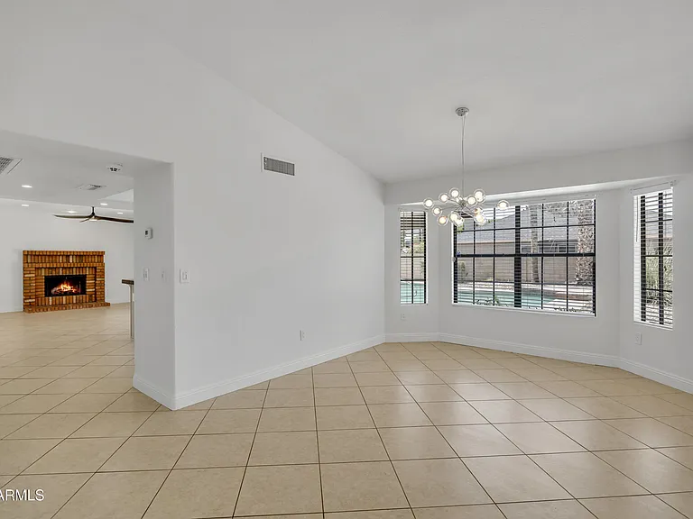 15834 N 58th Pl — Photo 4