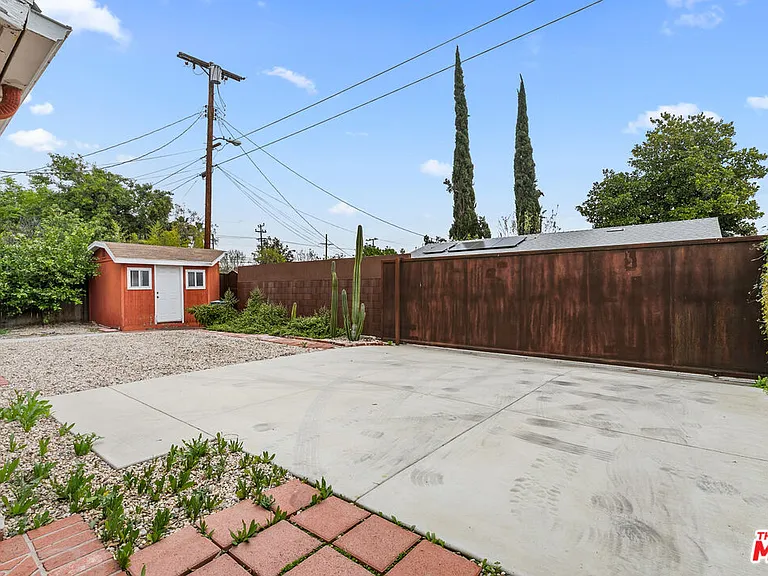 6742 Sunny Brae Ave — Photo 52