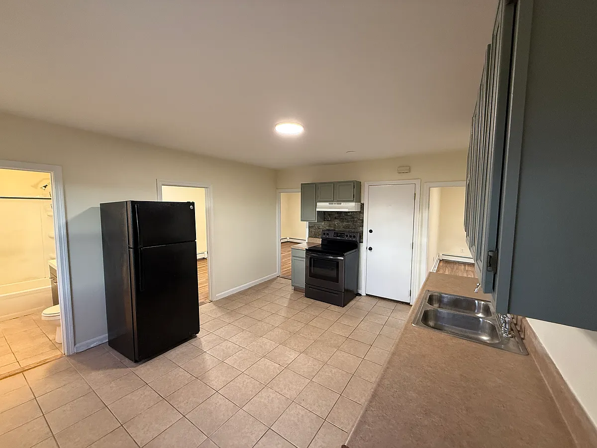 Building Photo - 20 Peach Ave #3
