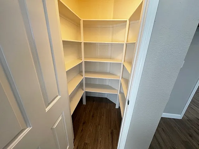 625 Roscommon Pl — Photo 10