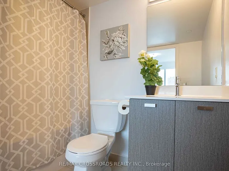 275 Village Green Sq #525 — Photo 5