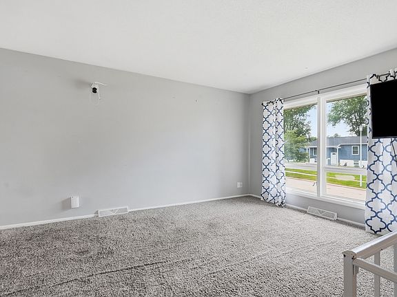 4th image of 211 Fleetwood Rd SW