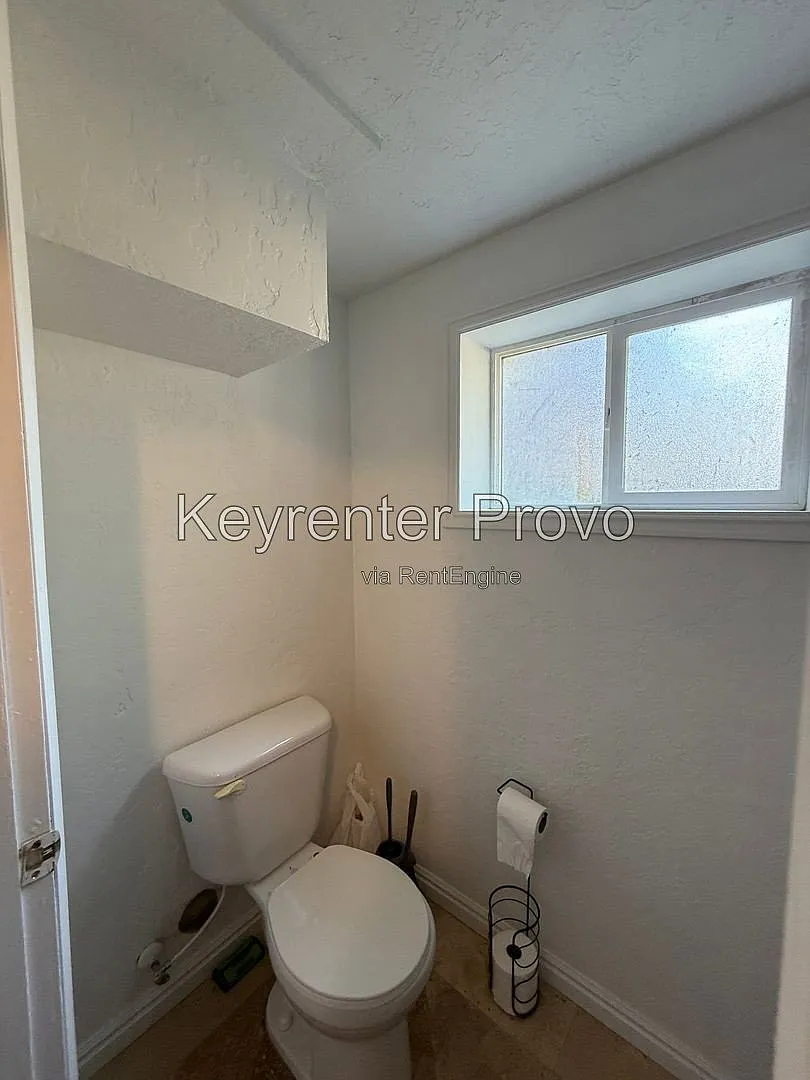 3 bed, 2.0 bath, 2000 sqft, $1,750 — Photo 4