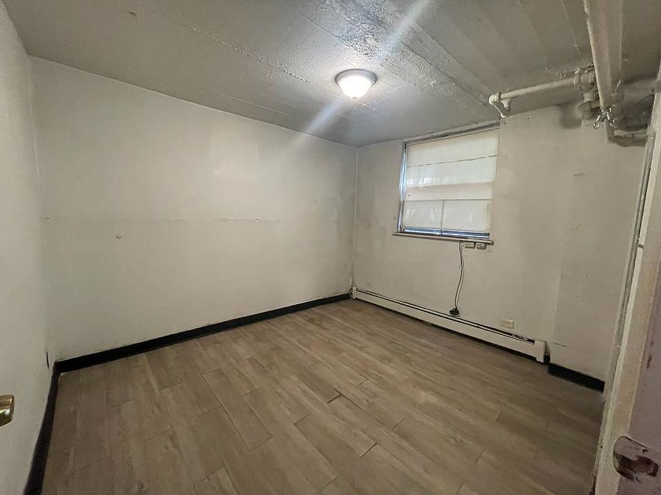 2nd image of 1438 Taylor Ave #1B