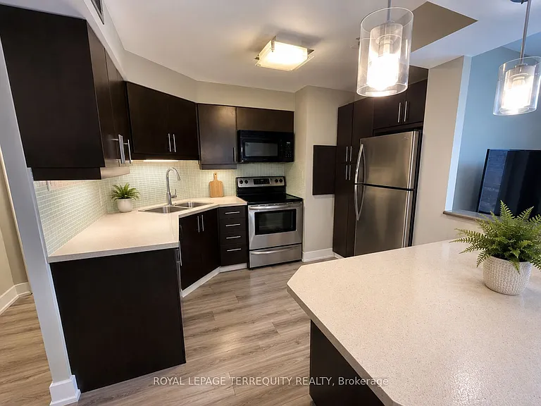 5795 Yonge St #413 — Photo 2