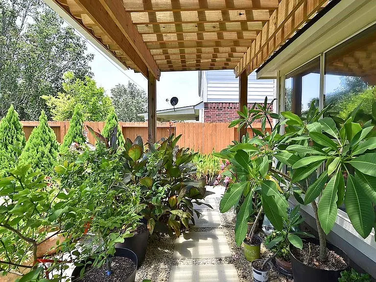 22121 Atwater Canyon Ln — Photo 27