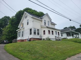 10 Dustin St, Dexter, ME 04930