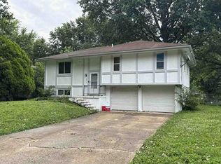 1613 SE Oak St, Oak Grove, MO 64075