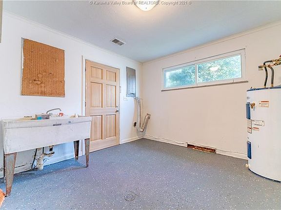 4th image of 833 Scenic Dr