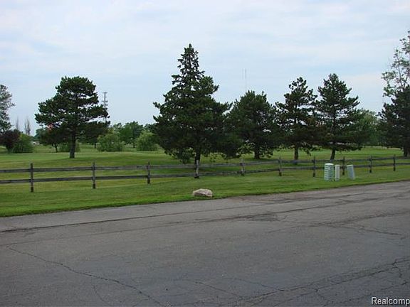 3rd image of 1062 Country Club Dr