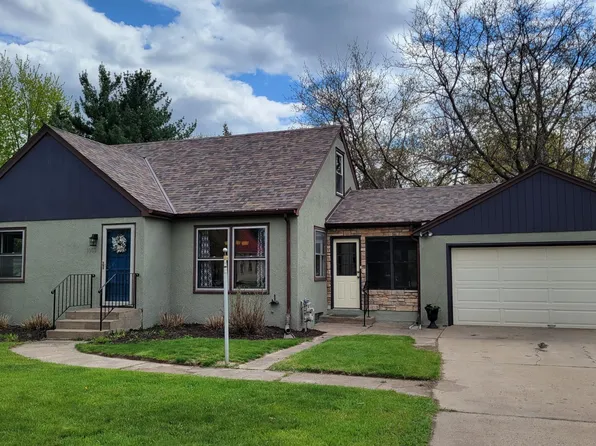 1052 County Road B W, Roseville, MN 55113