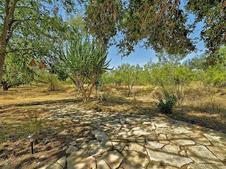 410 Hi Cir W — Photo 22