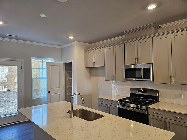 1235 Willow Tree Way — Photo 5