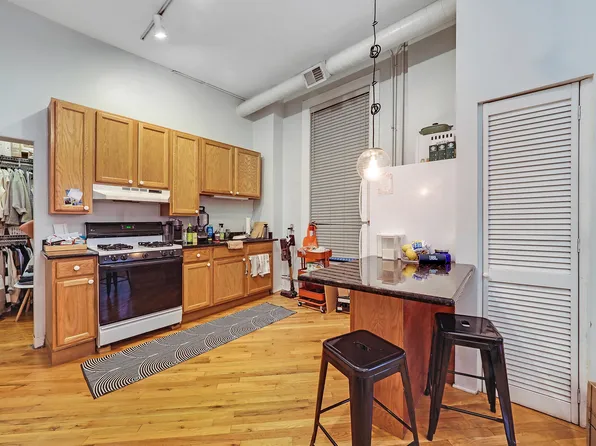 1561 N Wells St APT 2R, Chicago, IL 60610