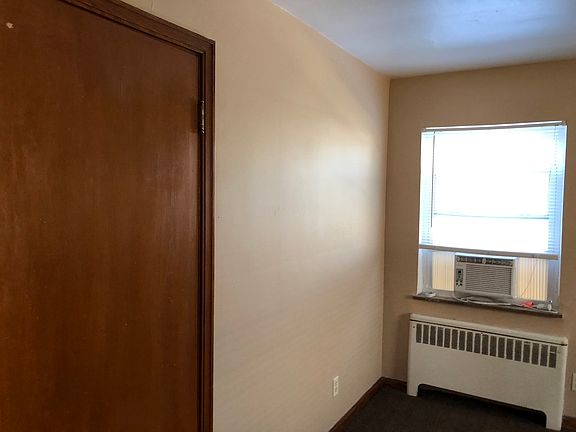 5th image of 3081 Glenmore Ave APT 4