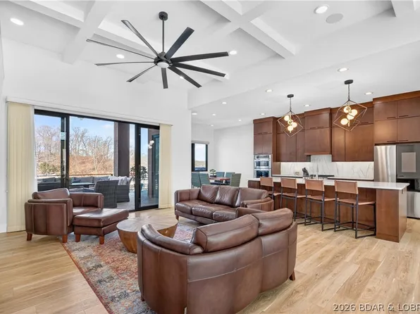 425 Waterside Dr, Camdenton, MO 65020