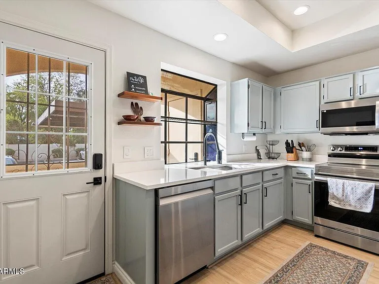 1017 E Maryland Ave #116 — Photo 9
