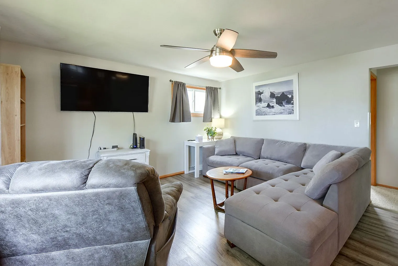 2 bed, 1.0 bath, 893 sqft, $2,919 — Photo 3