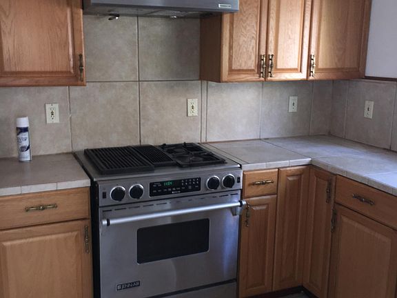 5th image of 85 Buchanan Ct