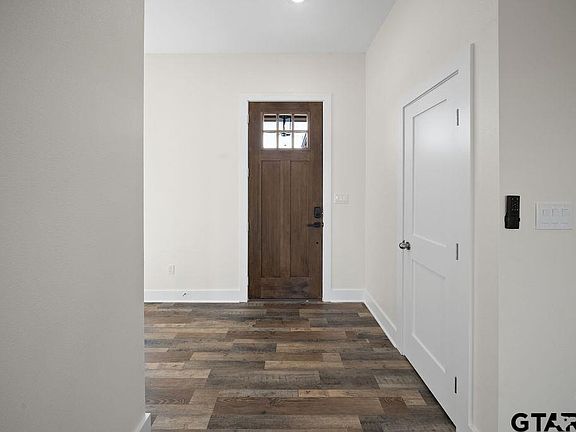 4th image of 307 Sides Blvd