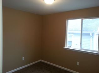 25367 Pearl St, Roseville, MI 48066