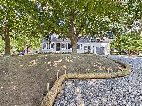 2nd image of 229 Hunt Ave
