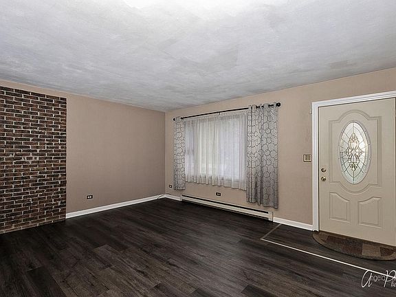 3rd image of 207 Lakewood Dr