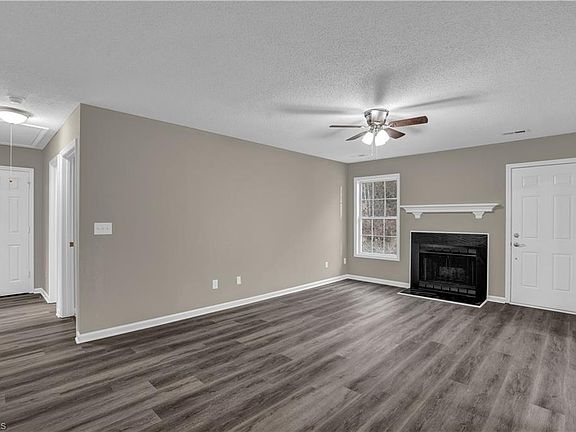 5th image of 2826 Leo Dr