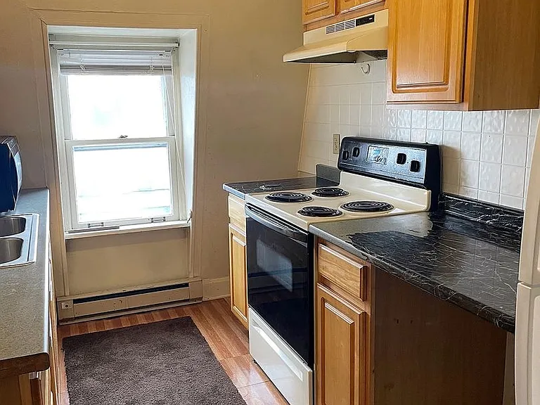 219 W Water St — Photo 2
