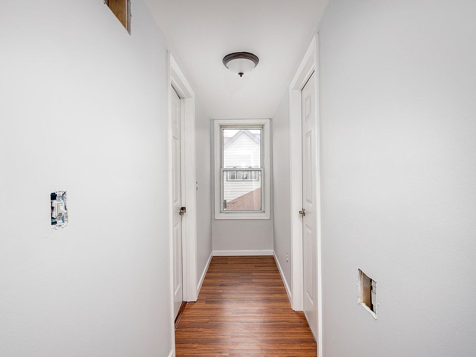 1st image of 550 E Marshall St